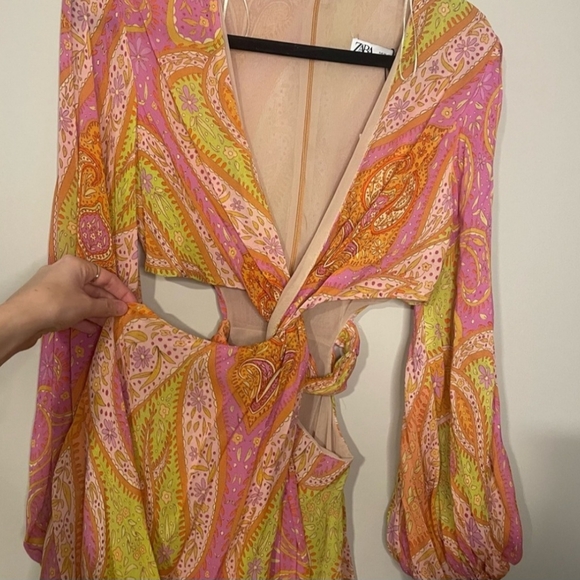 Zara twist front paisley dress- NWT Bloggers favorite - Picture 5 of 7